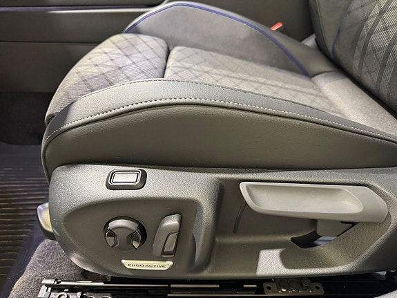 Volkswagen Passat 21 of 24