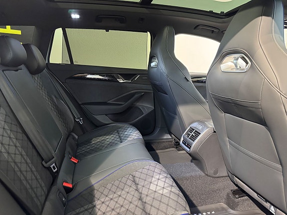 Volkswagen Passat 17 of 24