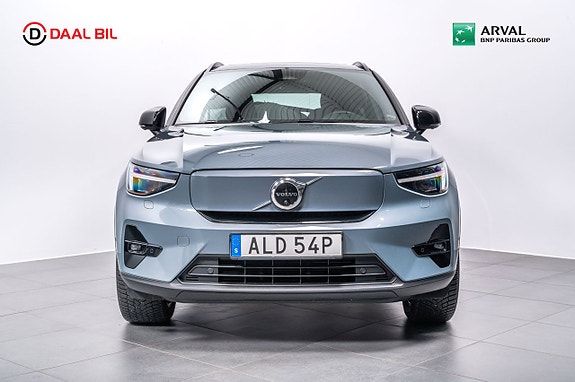 Volvo XC40 4 of 5
