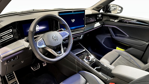 Volkswagen Tiguan 2 of 15