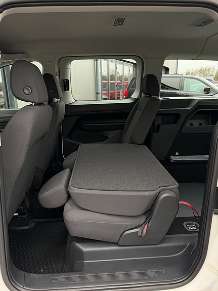 Volkswagen Caddy Maxi 13 of 20