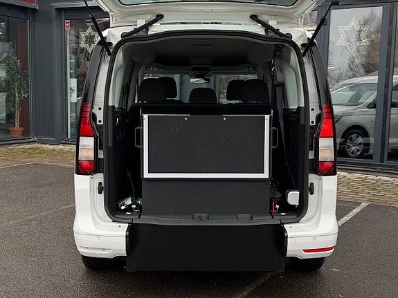 Volkswagen Caddy Maxi 2 of 5