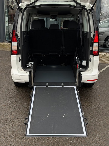 Volkswagen Caddy Maxi 3 of 5