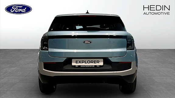Ford Explorer 7 of 9