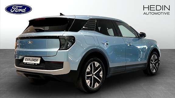 Ford Explorer 2 of 9
