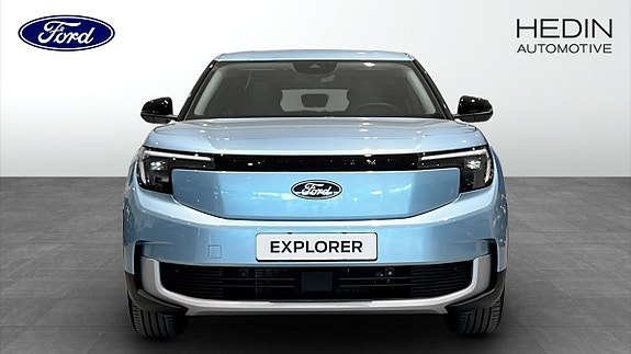 Ford Explorer 8 of 9