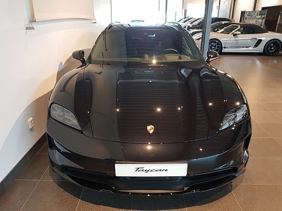 Porsche Taycan Cross Turismo 3 of 5