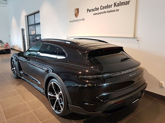 Porsche Taycan Cross Turismo 4 of 5