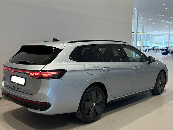 Volkswagen Passat 6 of 29