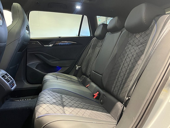 Volkswagen Passat 12 of 29