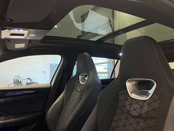 Volkswagen Passat 16 of 29