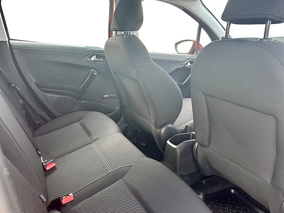 Peugeot 208 12 of 16