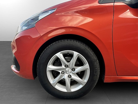 Peugeot 208 14 of 16