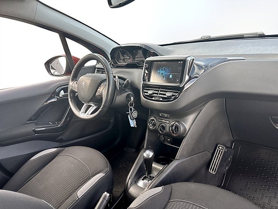 Peugeot 208 11 of 16