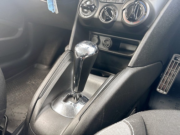 Peugeot 208 10 of 16