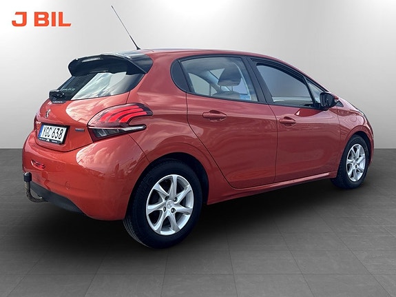 Peugeot 208 3 of 16
