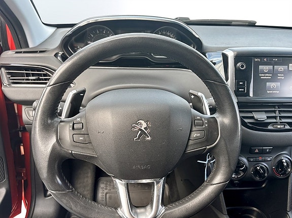 Peugeot 208 7 of 16