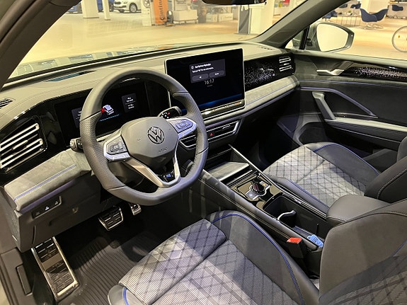Volkswagen Tiguan 10 of 23