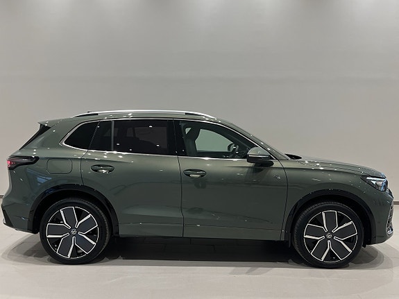 Volkswagen Tiguan 4 of 23