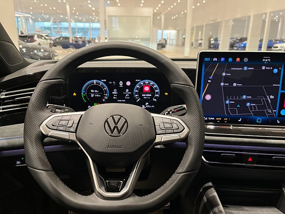 Volkswagen Tiguan 12 of 23