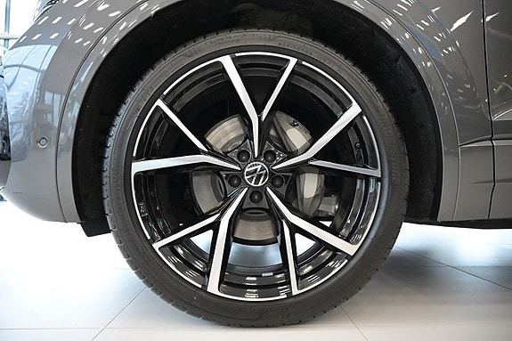 Volkswagen Touareg 2 of 30