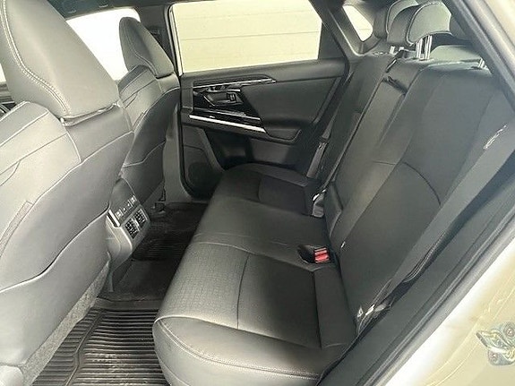 Subaru Solterra 8 of 12