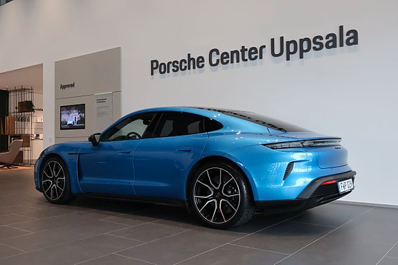 Porsche Taycan Turbo S 3 of 5