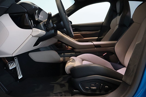 Porsche Taycan Turbo S 6 of 12