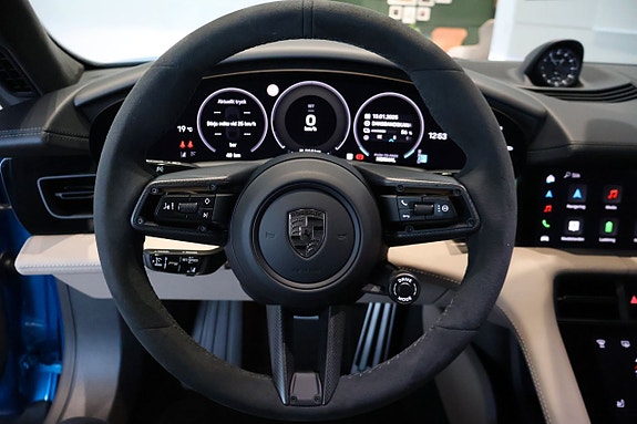 Porsche Taycan Turbo S 8 of 12