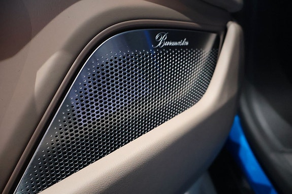 Porsche Taycan Turbo S 10 of 12