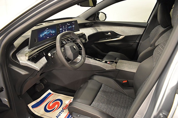 Peugeot e-3008 5 of 5