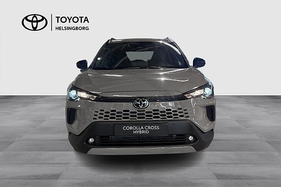 Toyota Corolla Cross 2 of 16