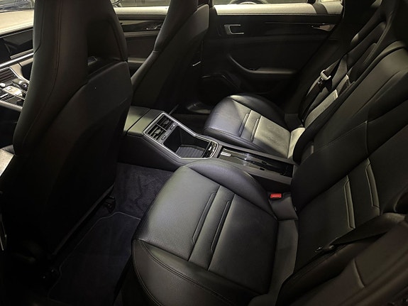 Porsche Panamera 4 17 of 22