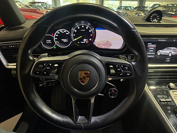 Porsche Panamera 4 13 of 22