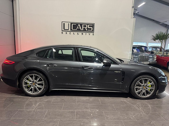 Porsche Panamera 4 2 of 5