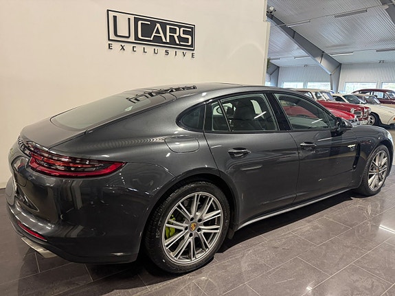Porsche Panamera 4 4 of 5