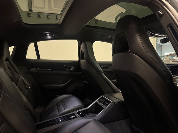 Porsche Panamera 4 16 of 22