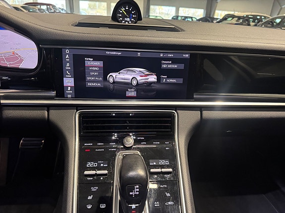 Porsche Panamera 4 14 of 22