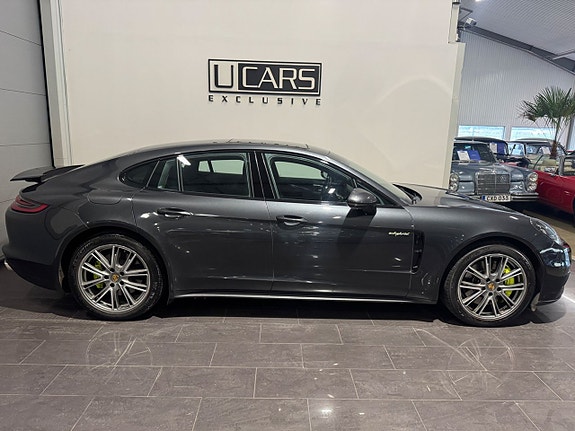 Porsche Panamera 4 3 of 5