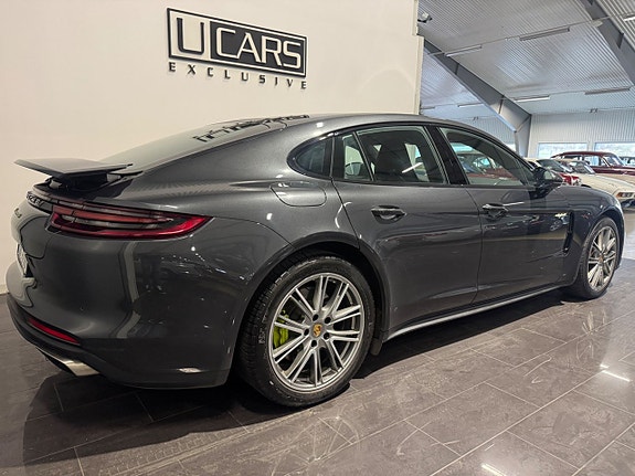 Porsche Panamera 4 5 of 5