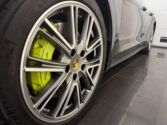 Porsche Panamera 4 18 of 22