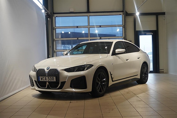 BMW i4 2 of 11
