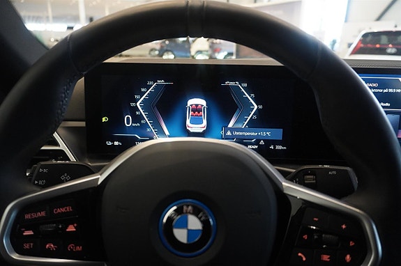 BMW i4 7 of 11