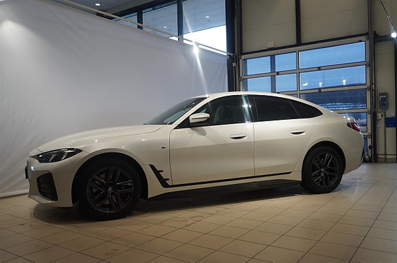 BMW i4 3 of 11
