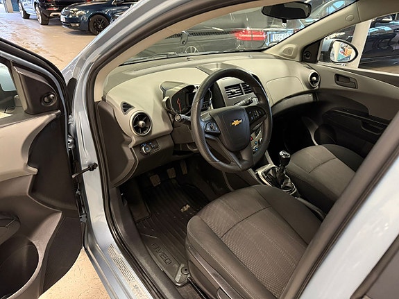Chevrolet Aveo 10 of 20