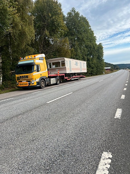 Volvo FM12 Dragbil med trailer 2 of 5