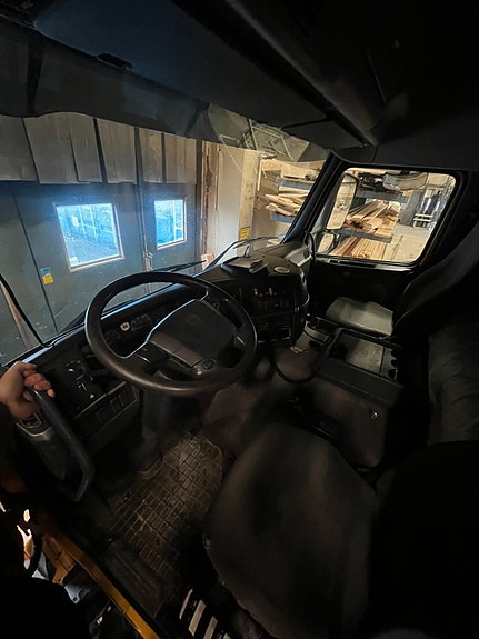 Volvo FM12 Dragbil med trailer 7 of 14