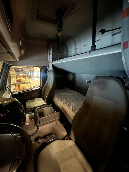 Volvo FM12 Dragbil med trailer 8 of 14