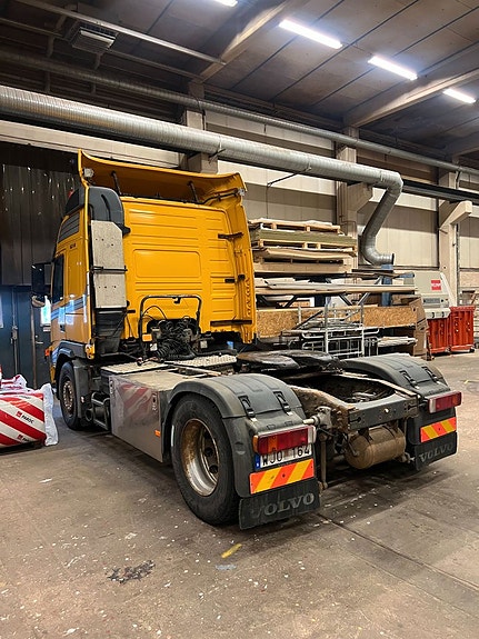Volvo FM12 Dragbil med trailer 4 of 5