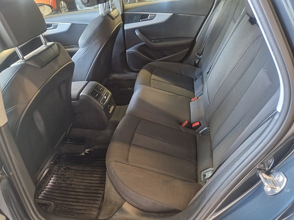 Audi A4 15 of 30
